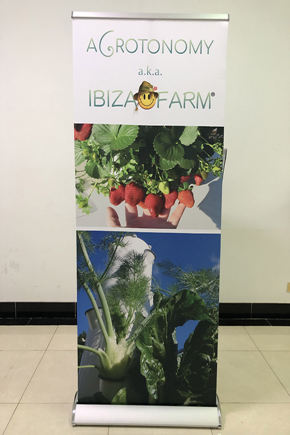 High quality moving luxurious retractable wide base roll up banner display